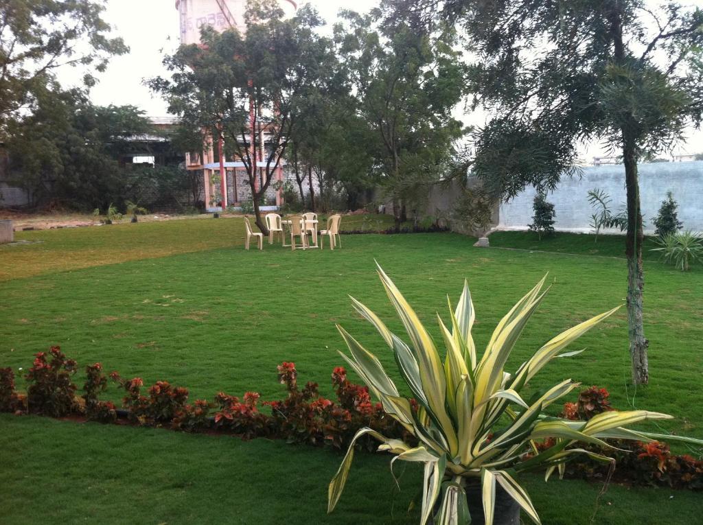 Oyster Airport Hotel Hyderabad Exterior photo